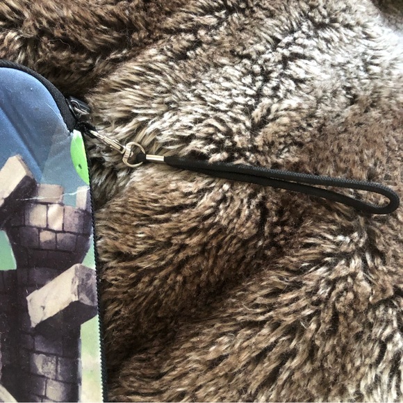 Angry Birds zippered bag . Imaging on both sides and includes wrist strap - Picture 3 of 6